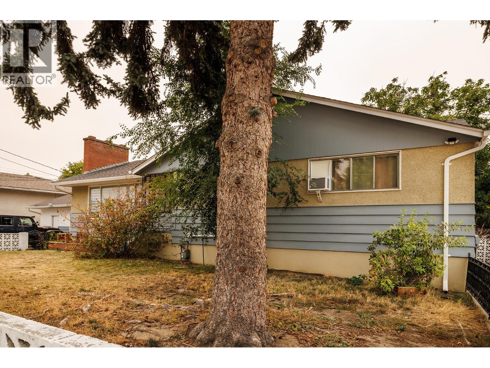  1211 Centennial Crescent, Kelowna