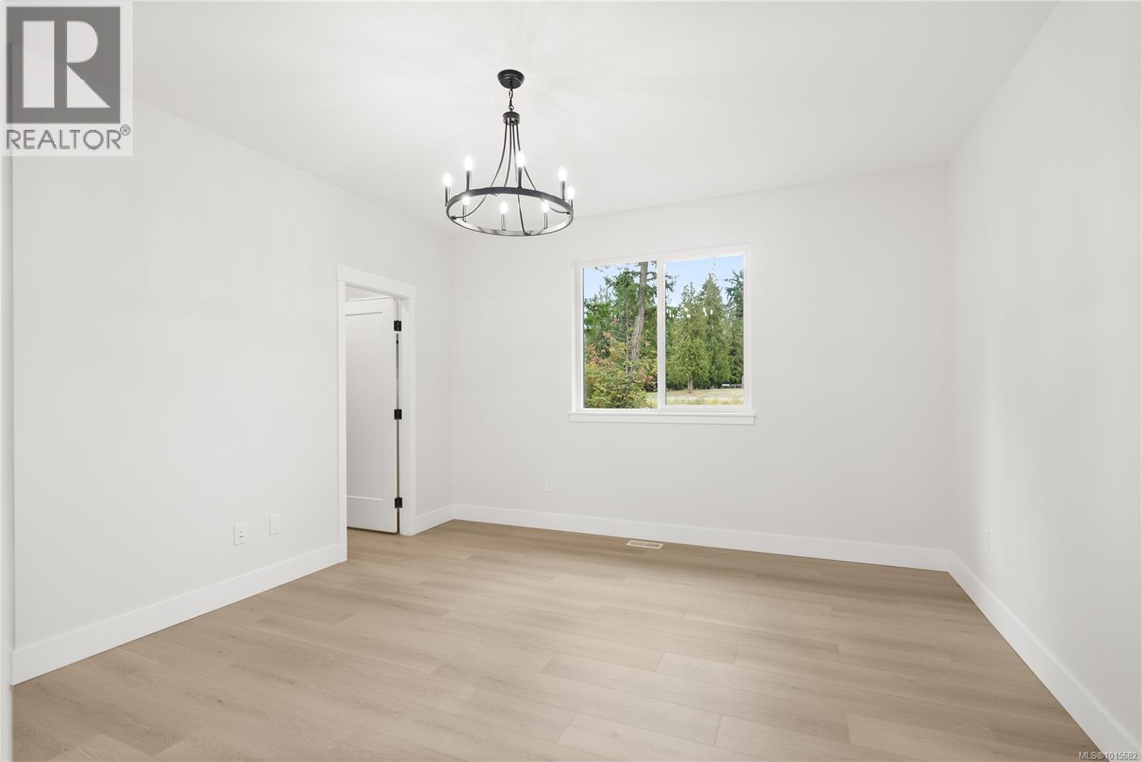 1944 Woobank Rd, Nanaimo