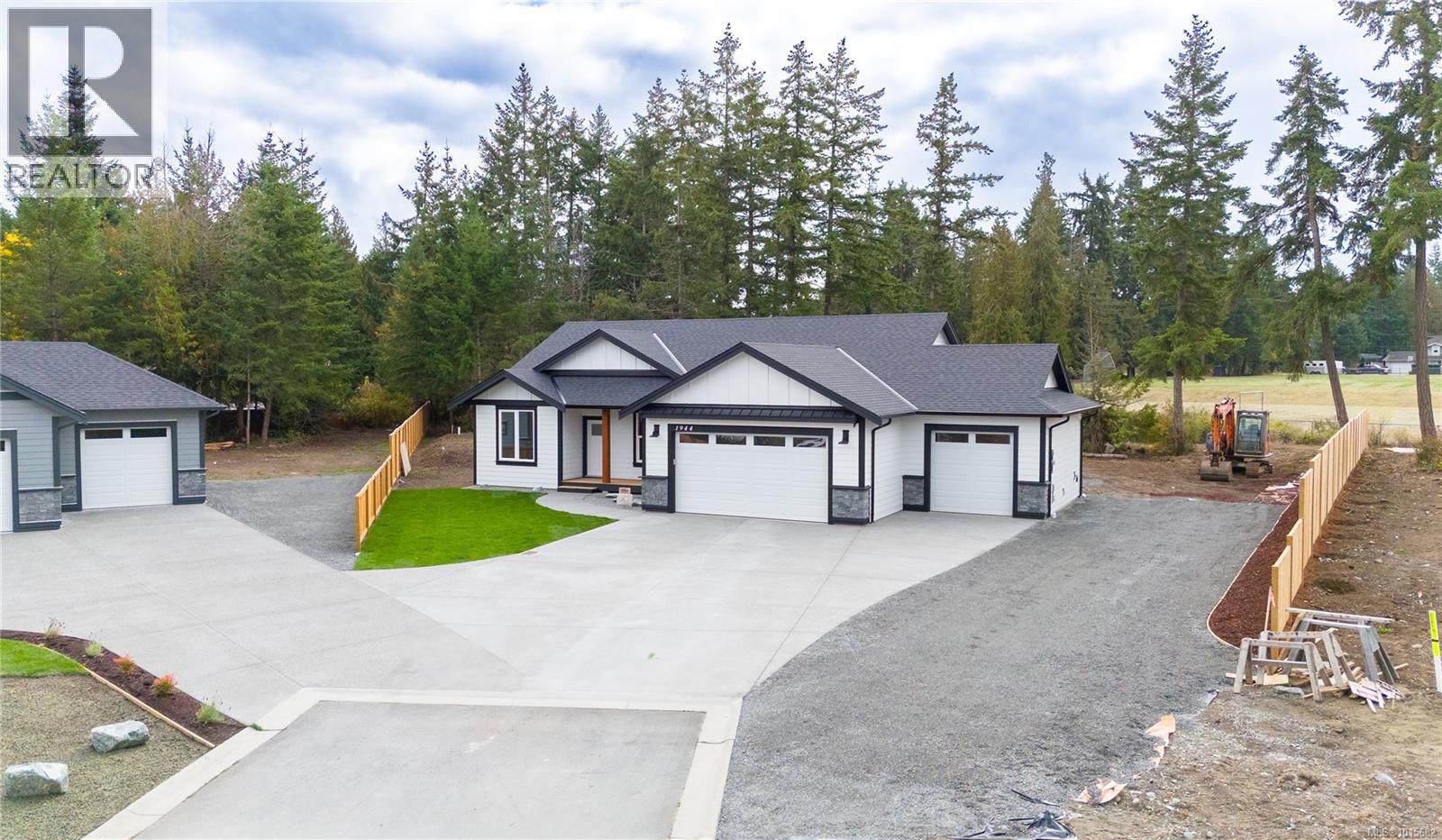 1944 Woobank Rd, Nanaimo