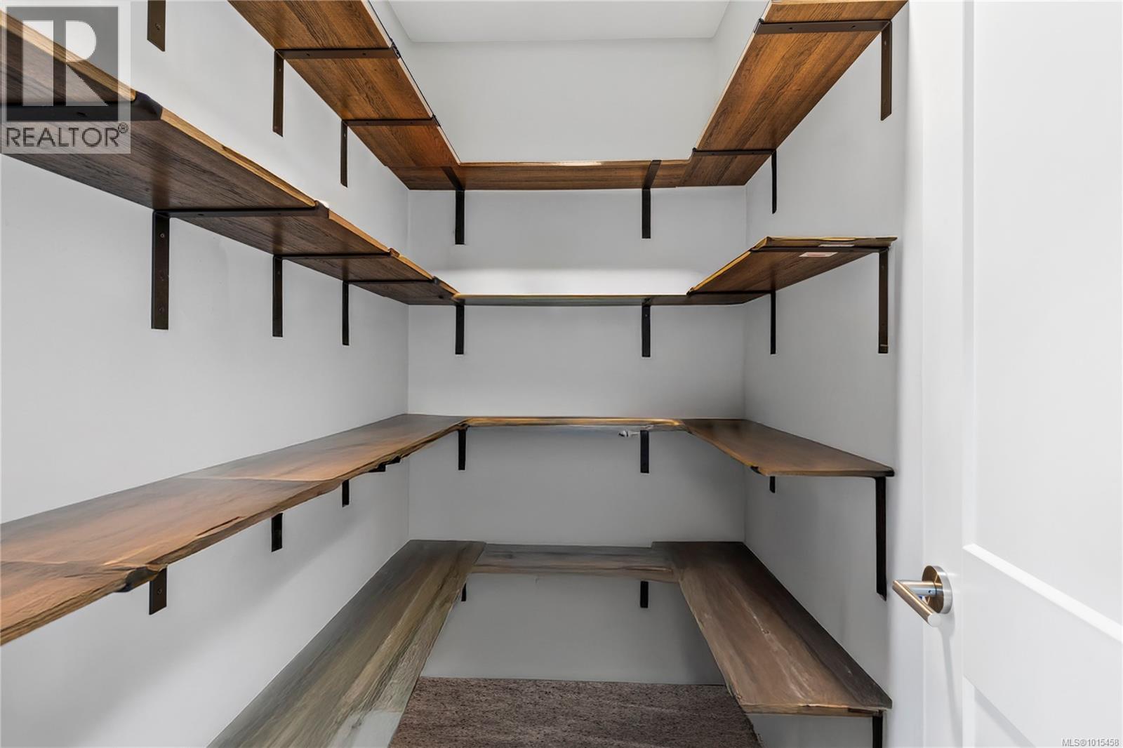 127 Ray Knight Dr, Ladysmith