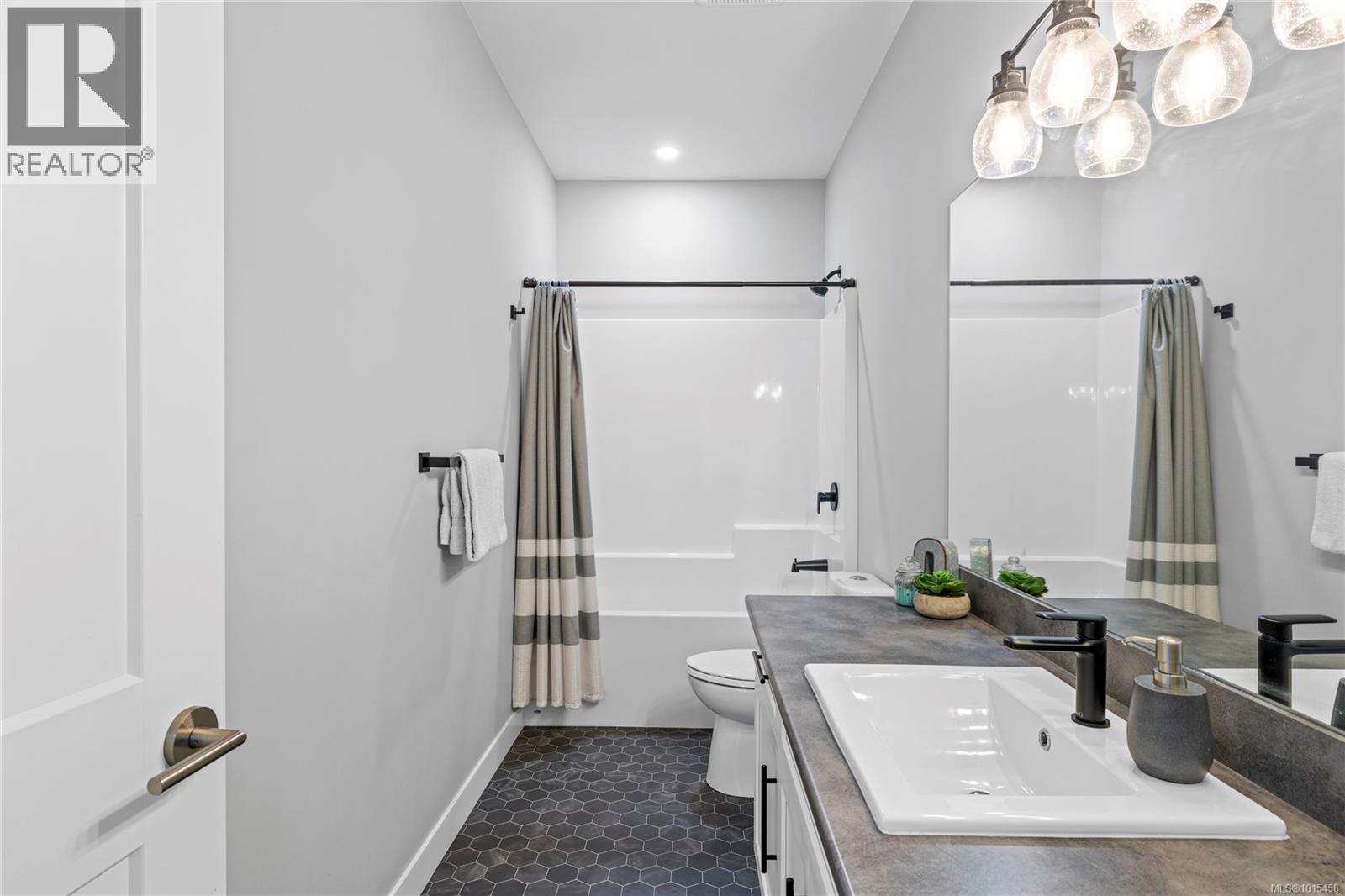 127 Ray Knight Dr, Ladysmith