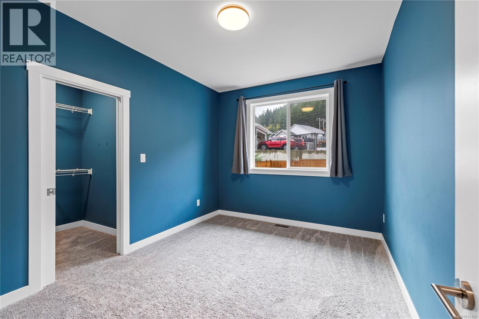 127 Ray Knight Dr, Ladysmith