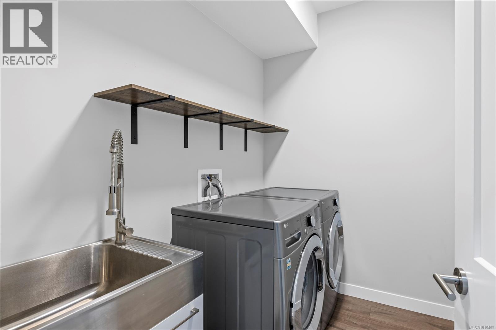 127 Ray Knight Dr, Ladysmith