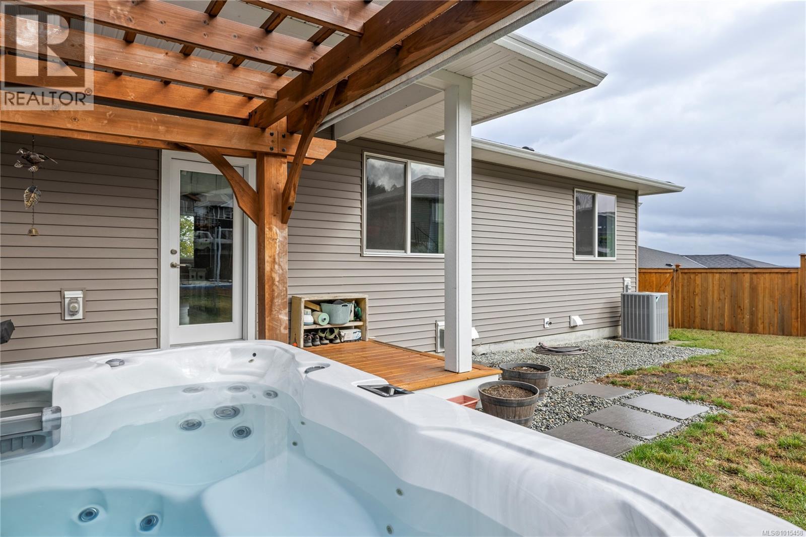 127 Ray Knight Dr, Ladysmith