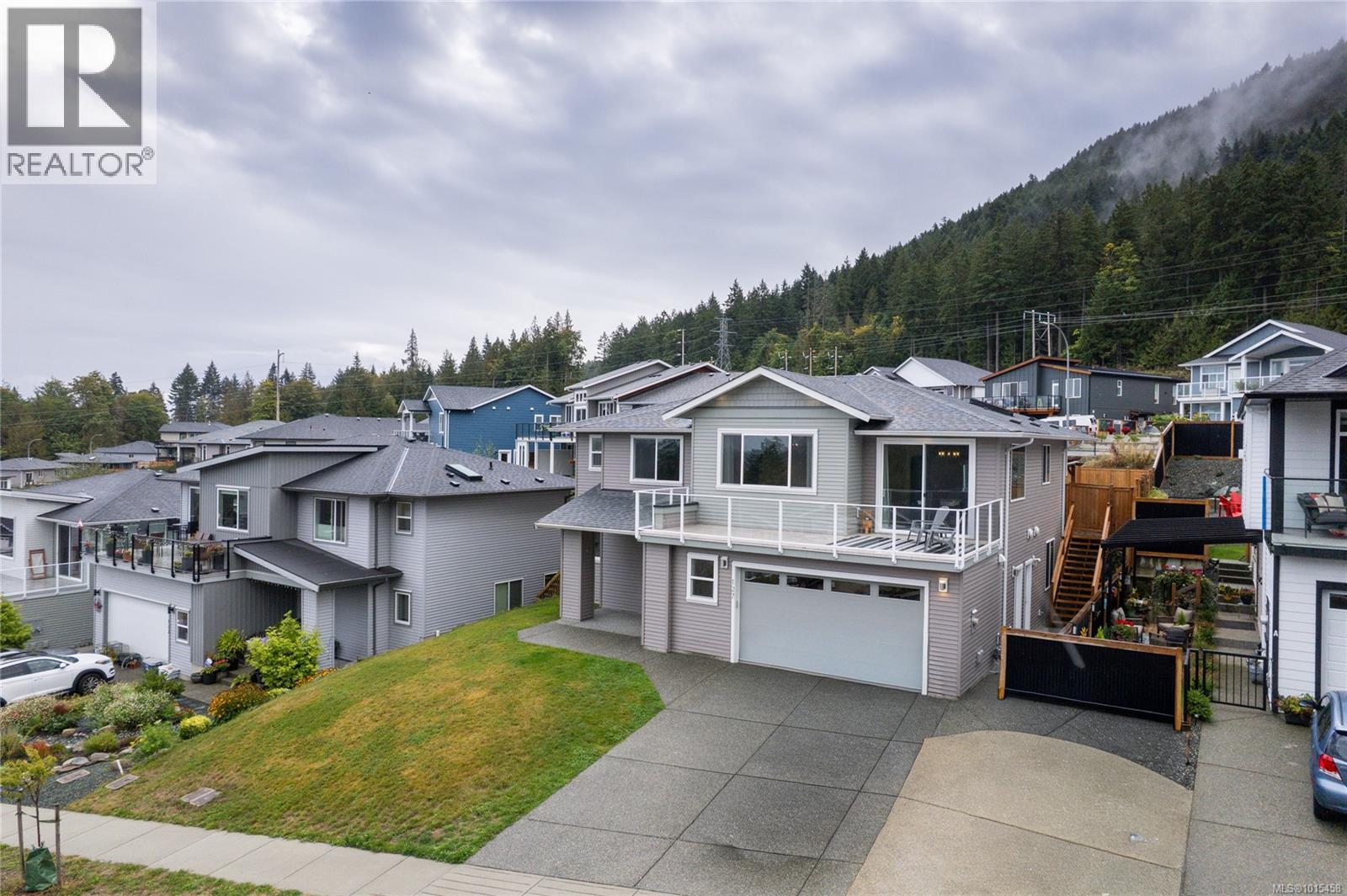 127 Ray Knight Dr, Ladysmith