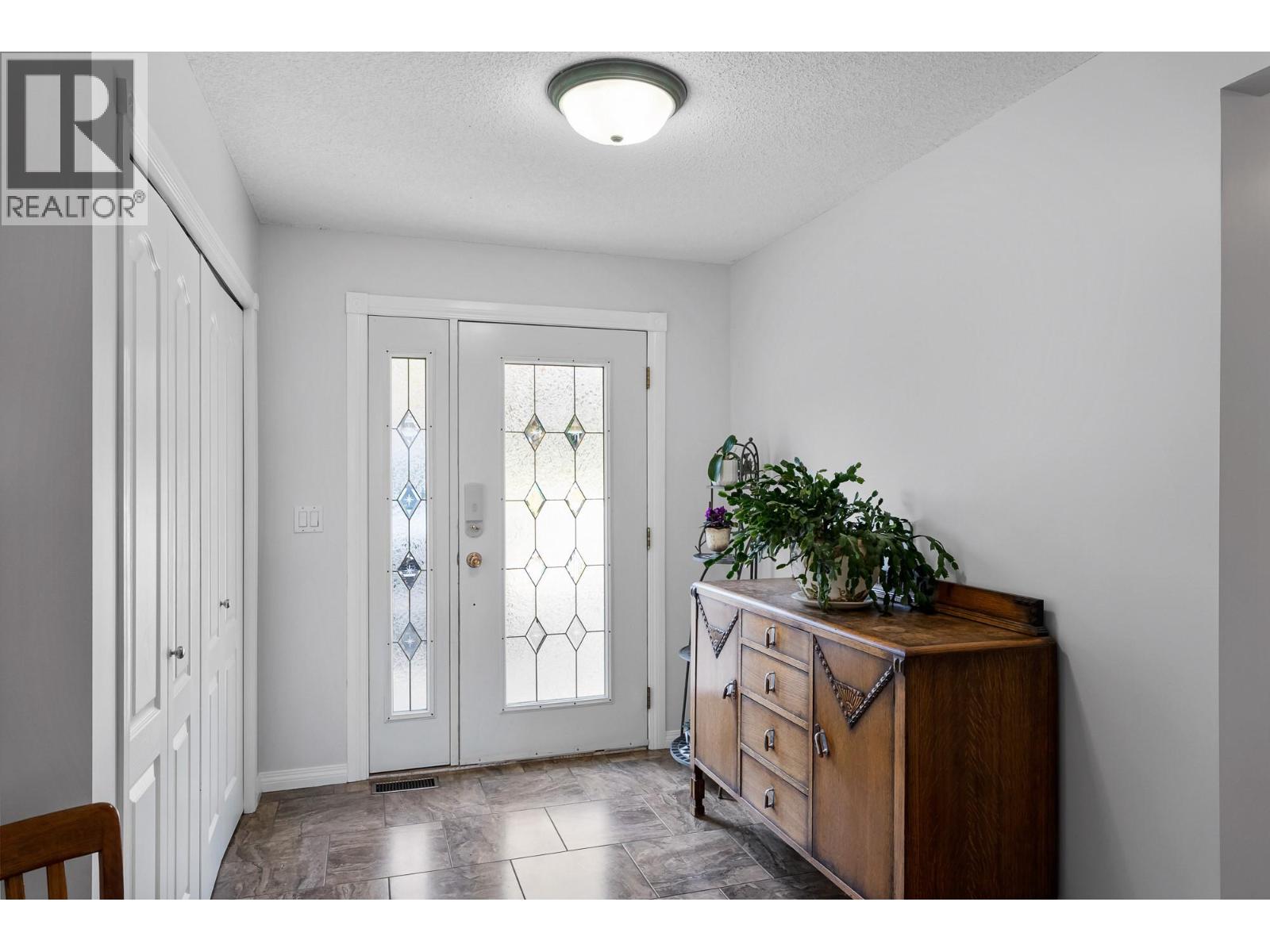 1801 2 Avenue Southeast, Salmon Arm