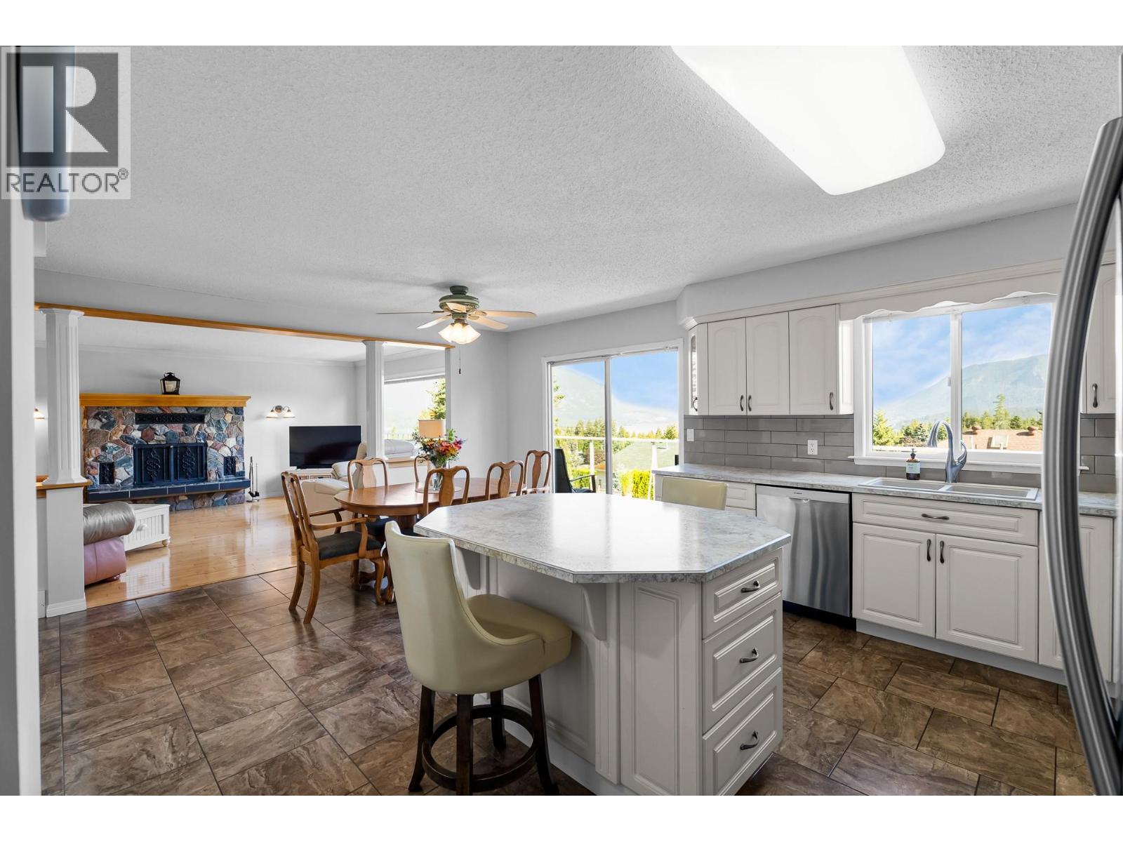 1801 2 Avenue Southeast, Salmon Arm