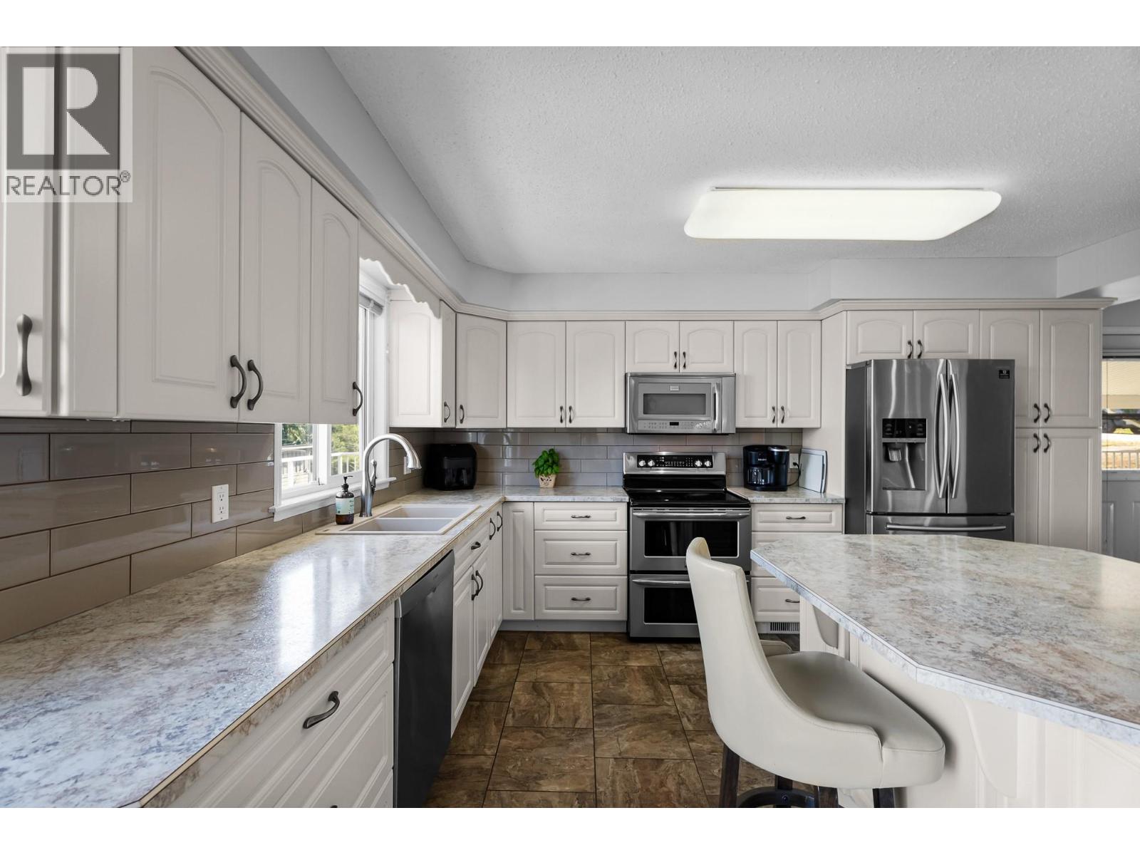 1801 2 Avenue Southeast, Salmon Arm