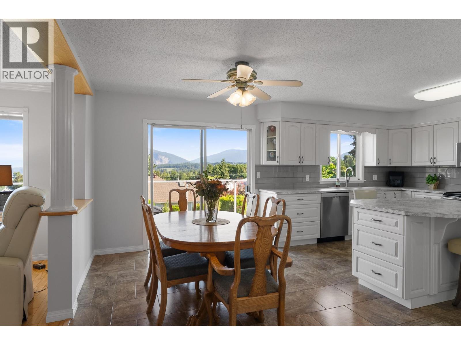 1801 2 Avenue Southeast, Salmon Arm