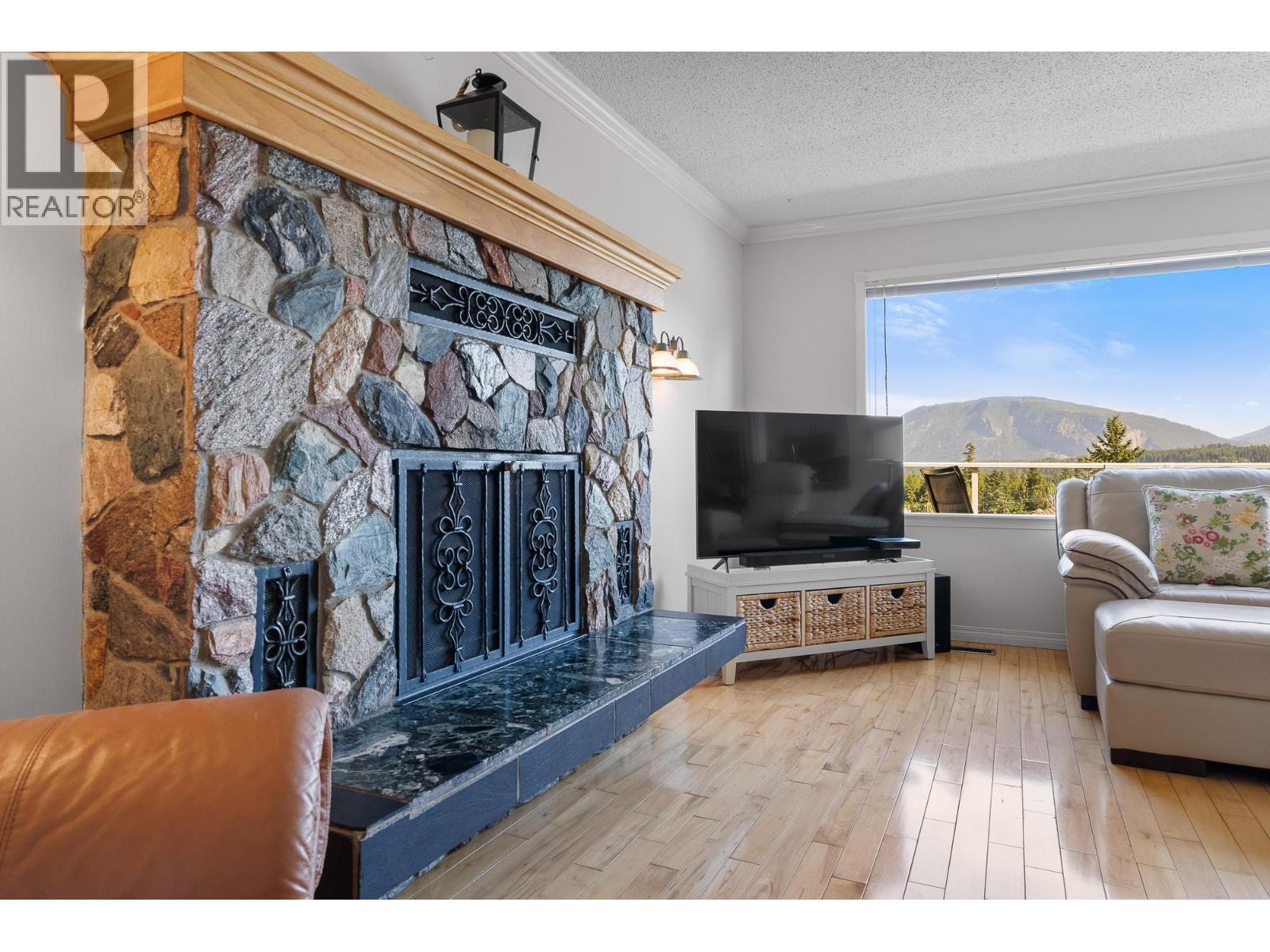 1801 2 Avenue Southeast, Salmon Arm