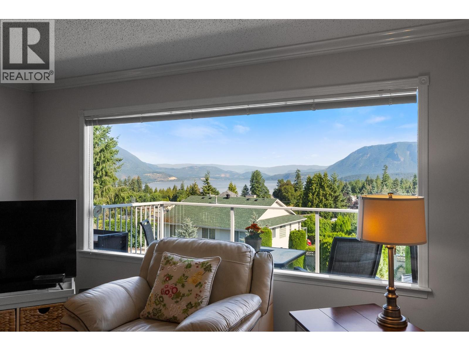 1801 2 Avenue Southeast, Salmon Arm