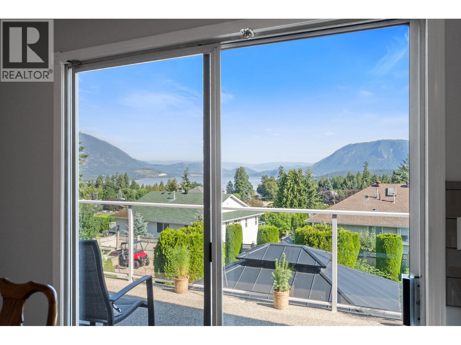 1801 2 Avenue Southeast, Salmon Arm