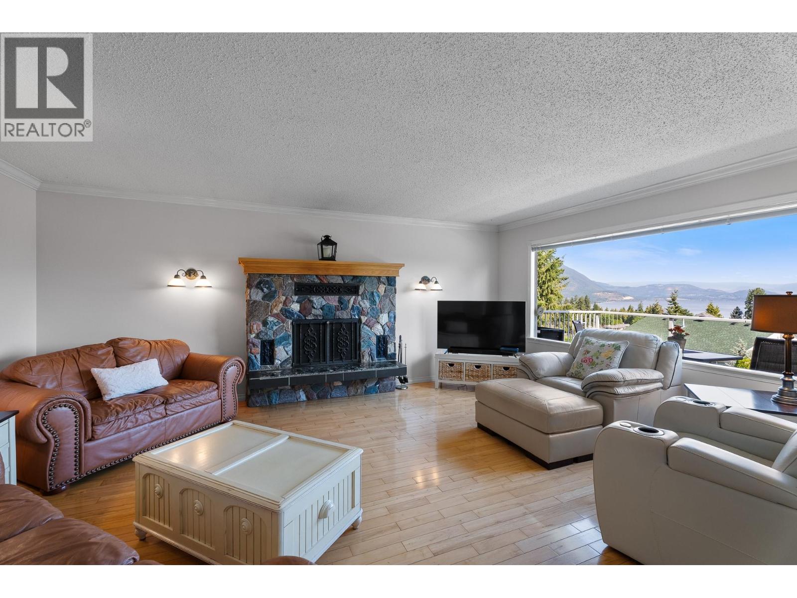 1801 2 Avenue Southeast, Salmon Arm