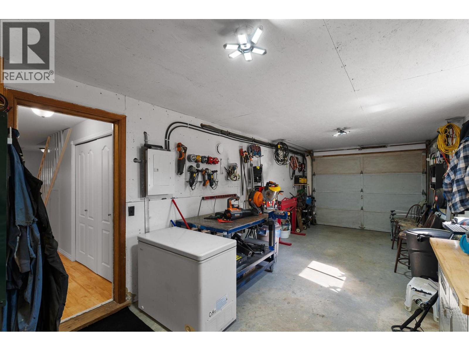 1801 2 Avenue Southeast, Salmon Arm