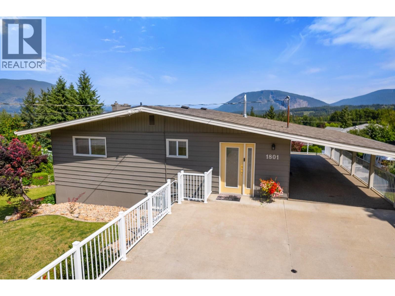 1801 2 Avenue Southeast, Salmon Arm