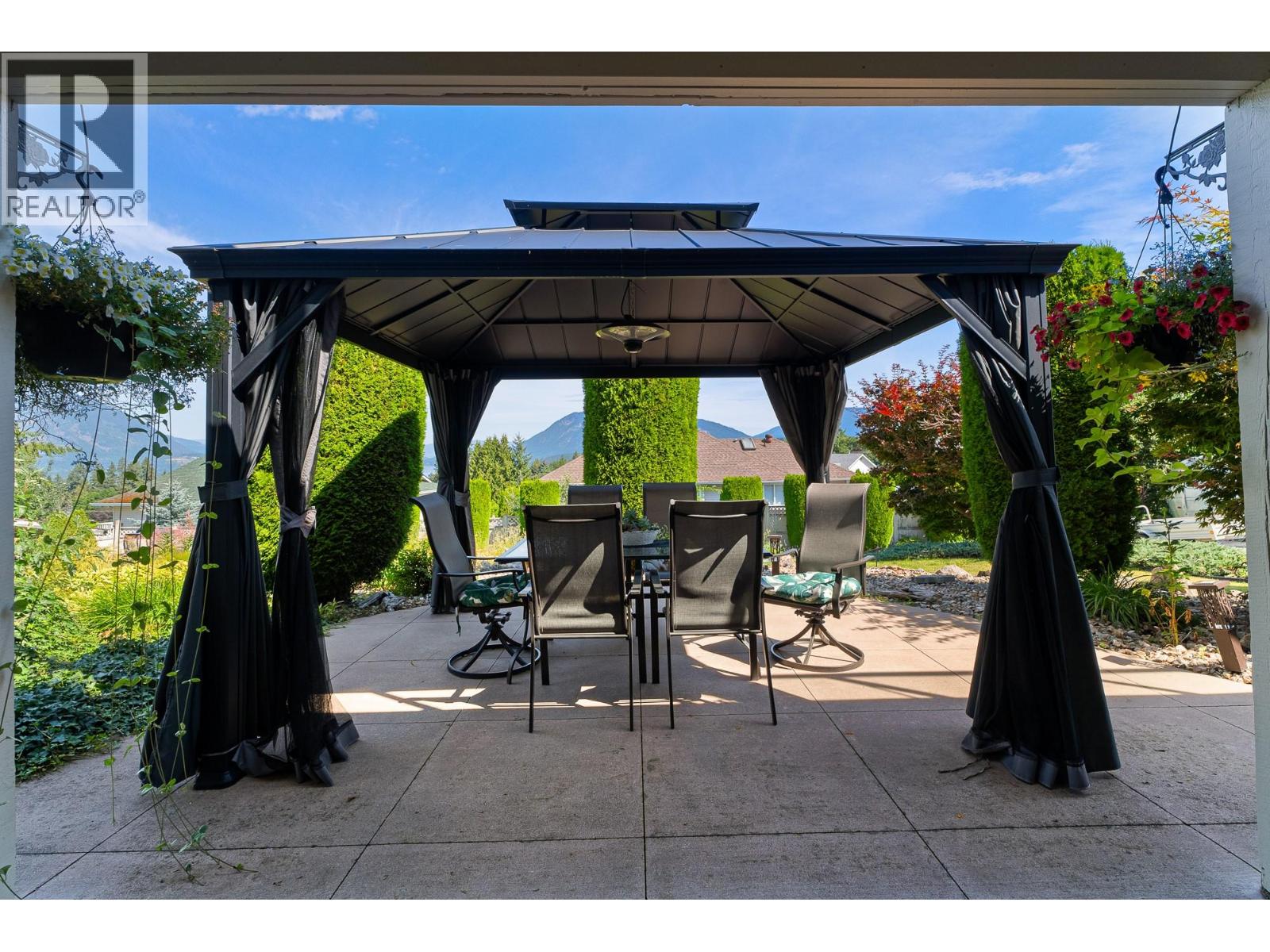 1801 2 Avenue Southeast, Salmon Arm