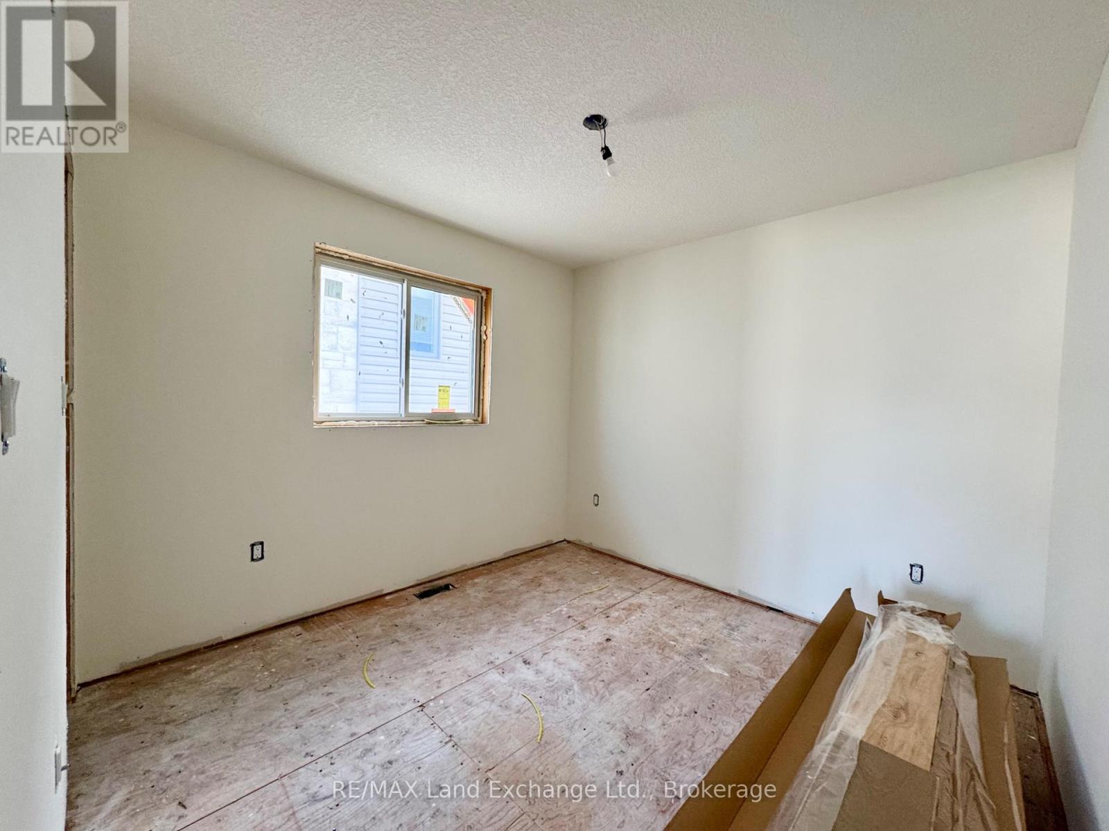 448 BURNSIDE STREET - 4
