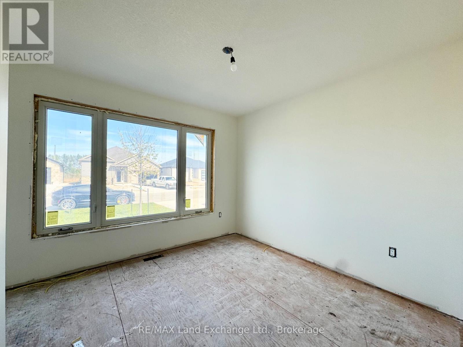 448 BURNSIDE STREET - 5
