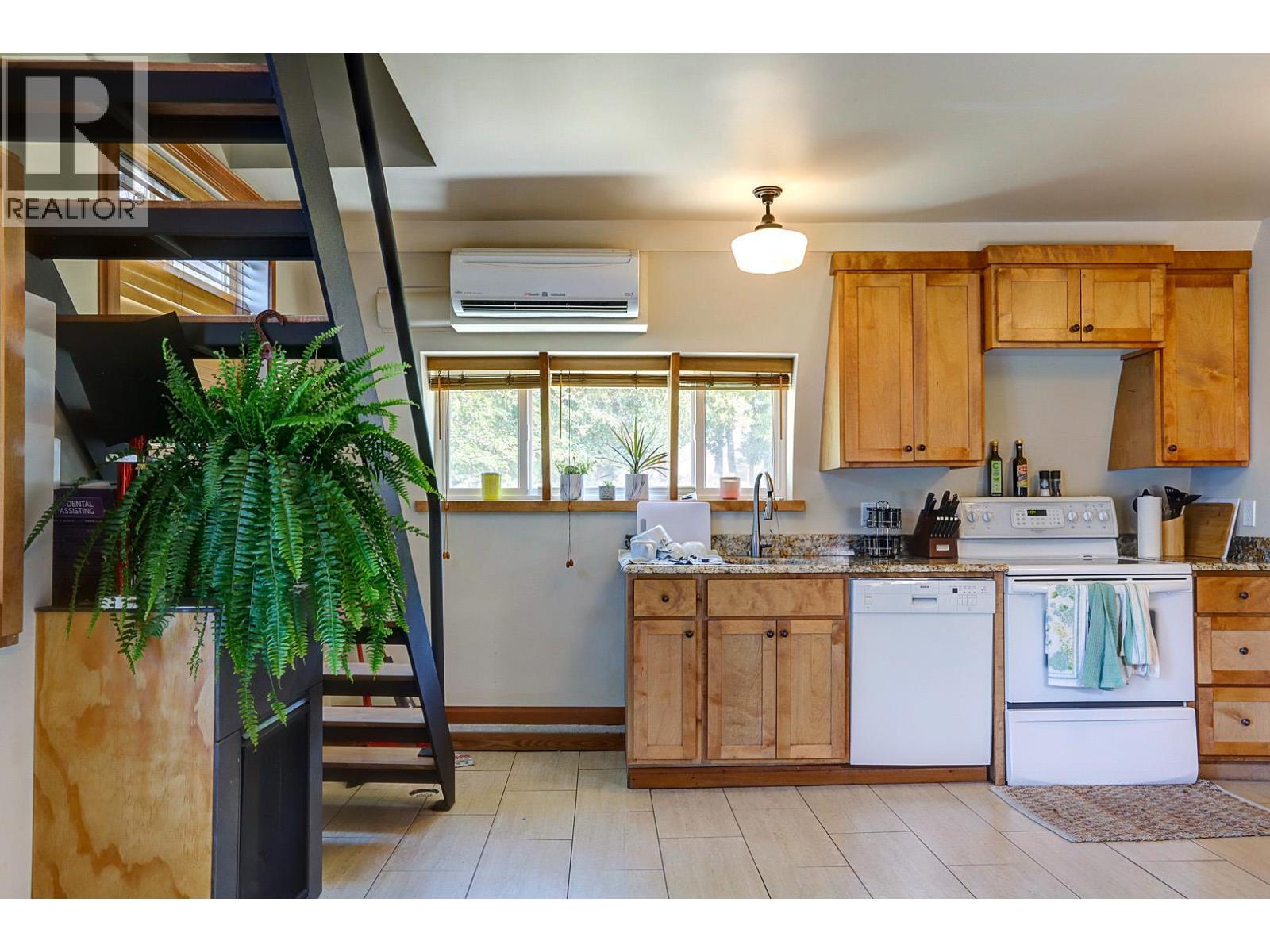 6226 Okanagan Avenue, Vernon