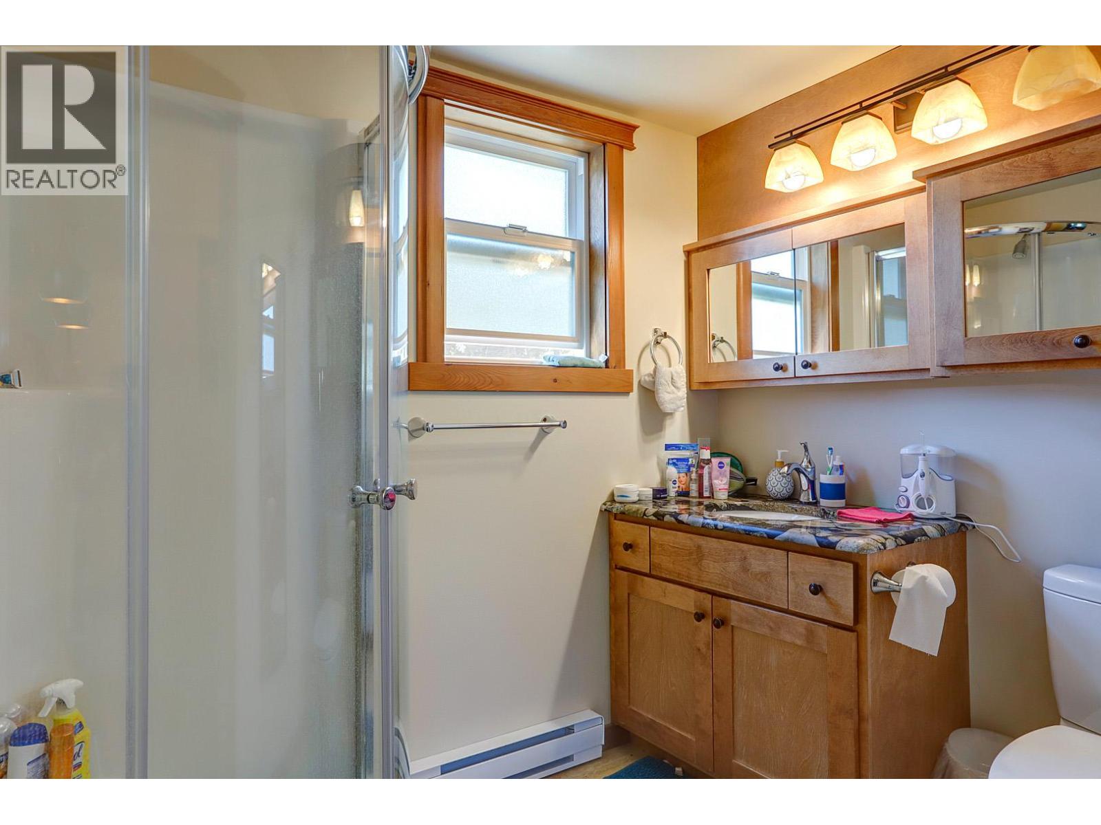 6226 Okanagan Avenue, Vernon
