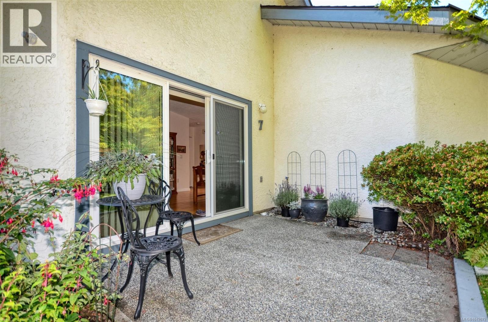 7 5156 Cordova Bay Rd, Saanich