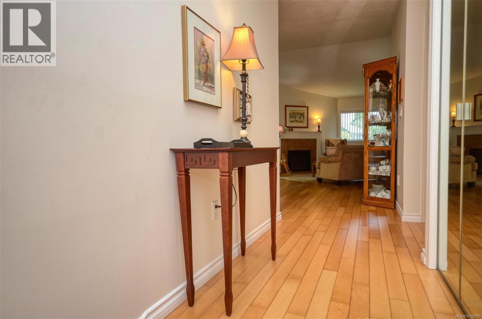 7 5156 Cordova Bay Rd, Saanich