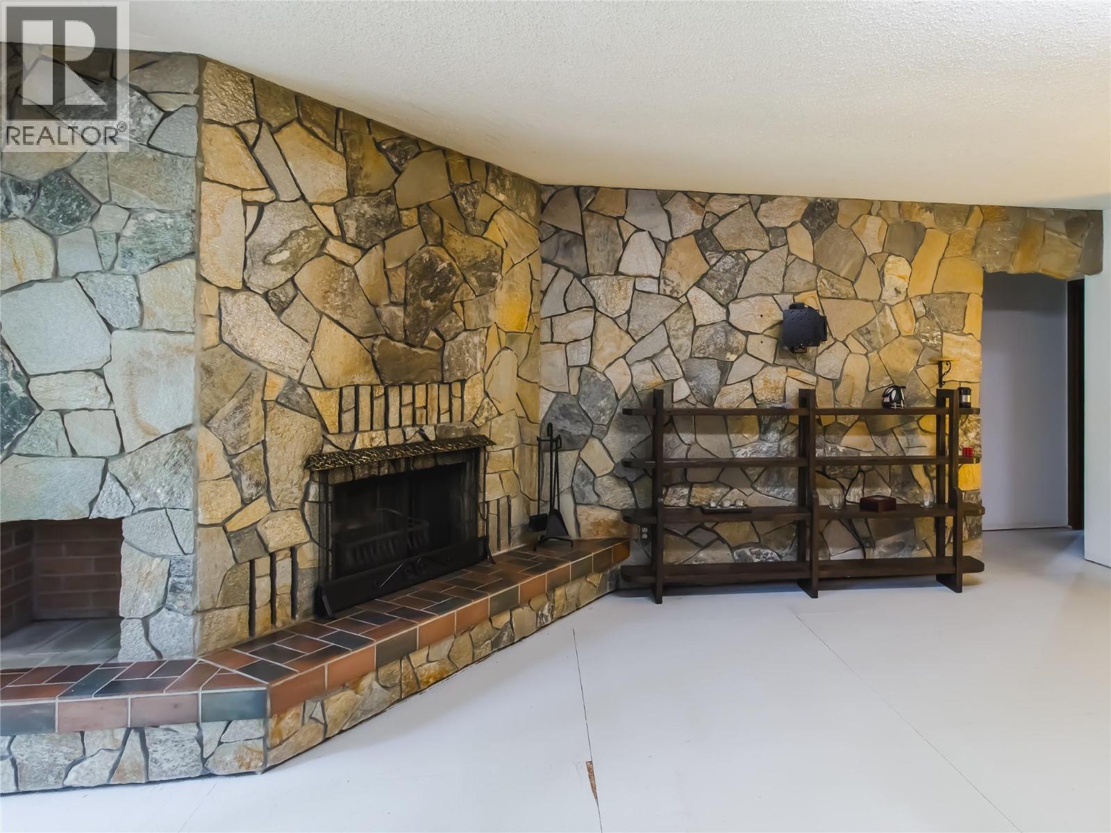 8043 97A Highway, Mara