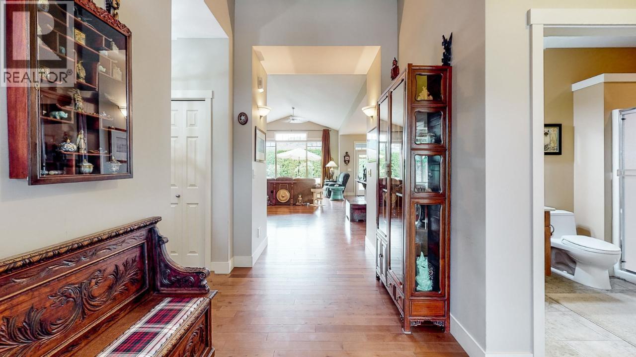 6833 MEADOWS Drive Unit# 28, Oliver