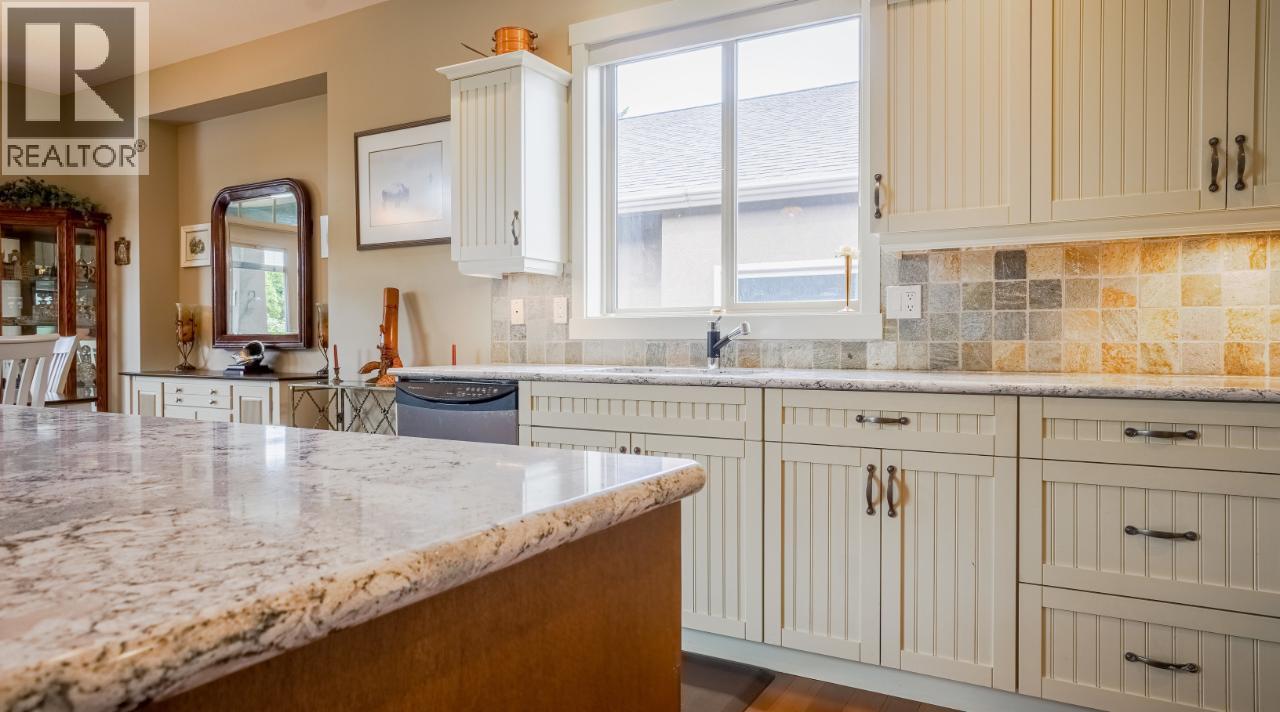 6833 MEADOWS Drive Unit# 28, Oliver