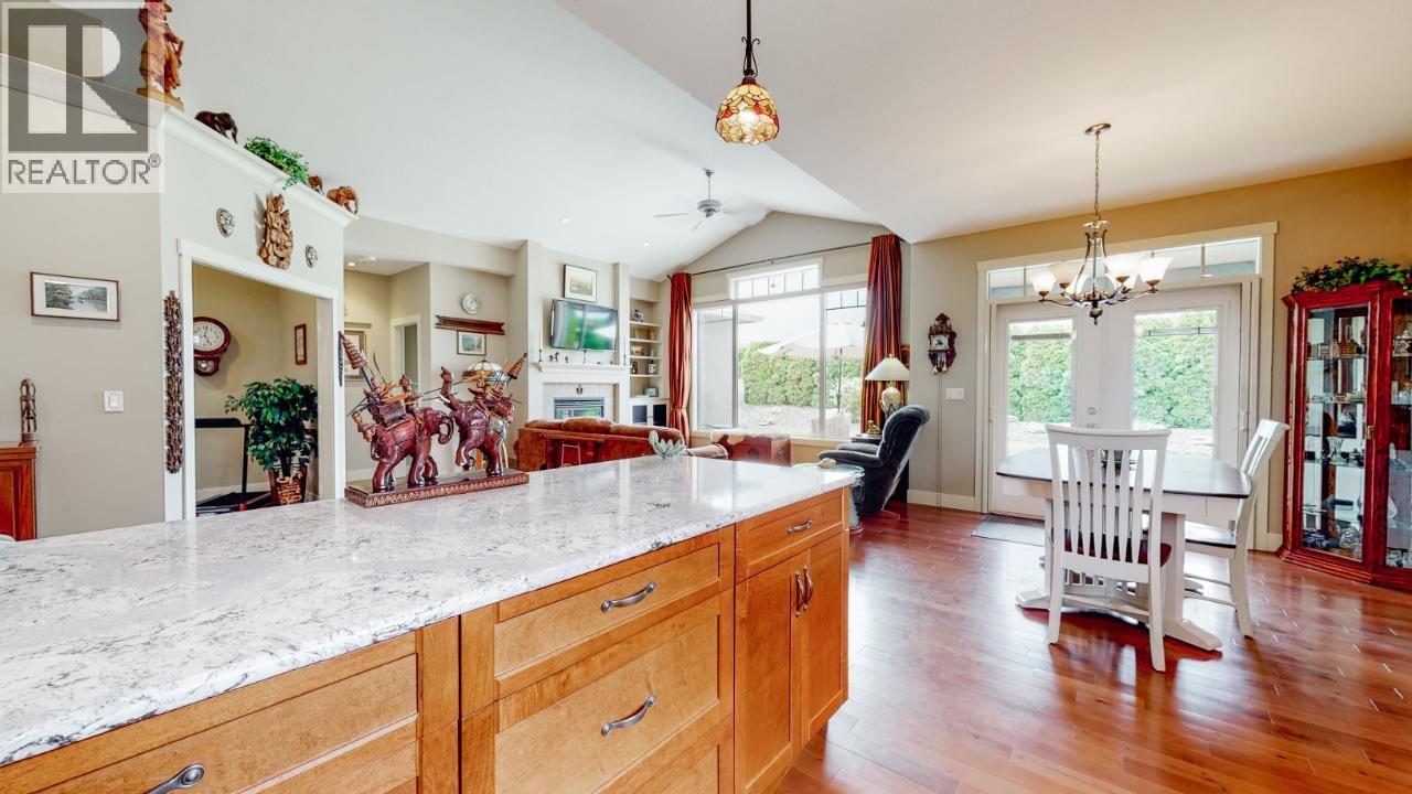 6833 MEADOWS Drive Unit# 28, Oliver