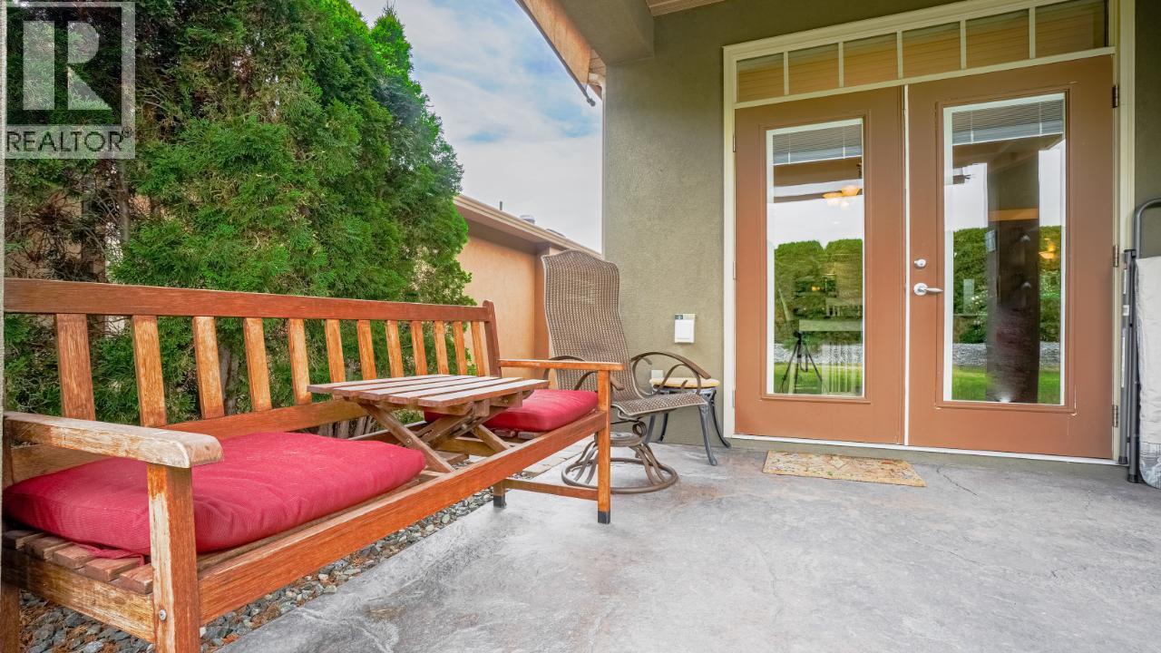 6833 MEADOWS Drive Unit# 28, Oliver