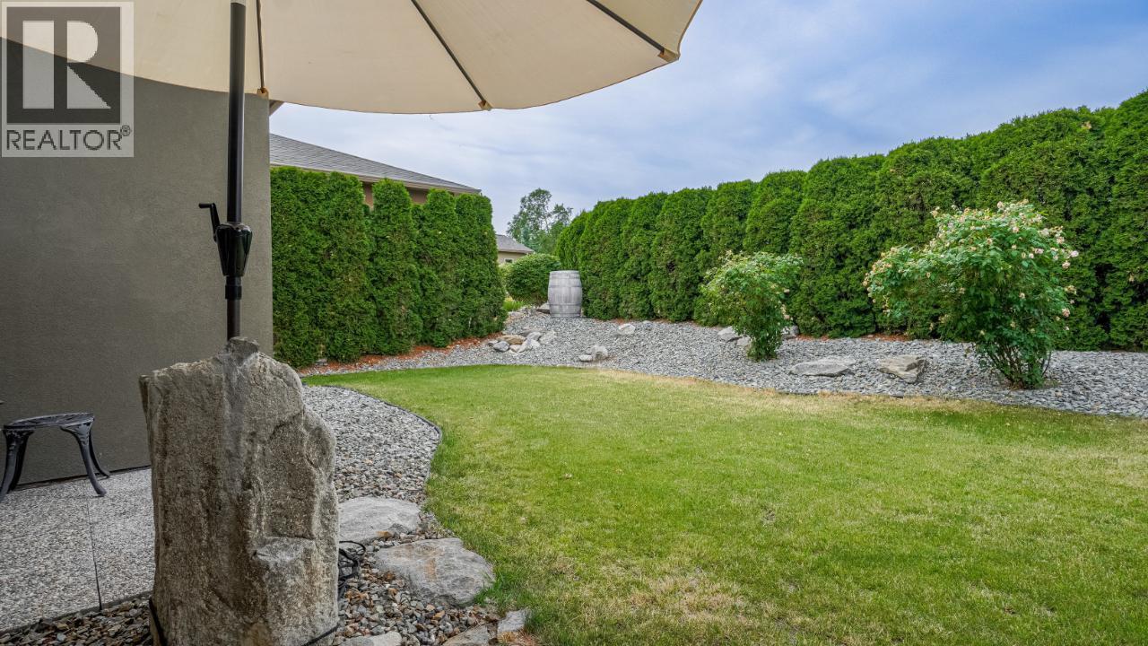 6833 MEADOWS Drive Unit# 28, Oliver