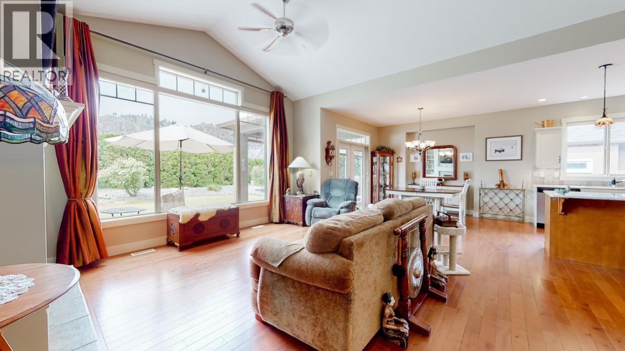6833 MEADOWS Drive Unit# 28, Oliver