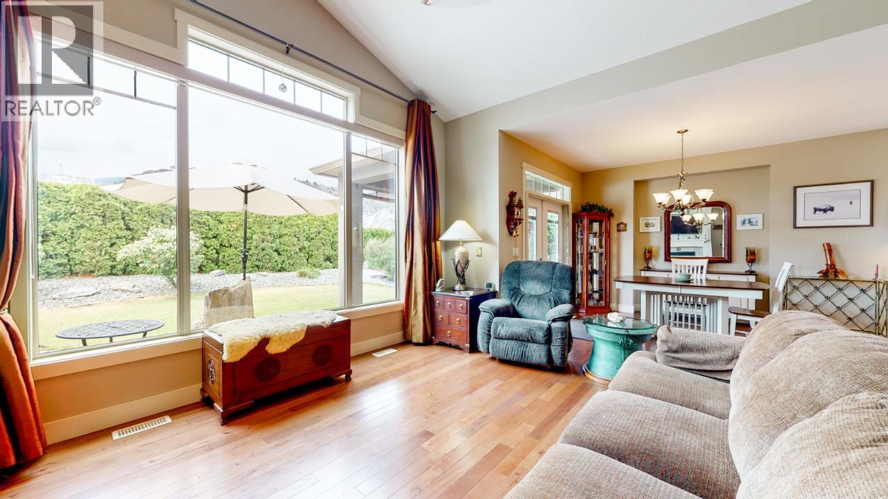 6833 MEADOWS Drive Unit# 28, Oliver