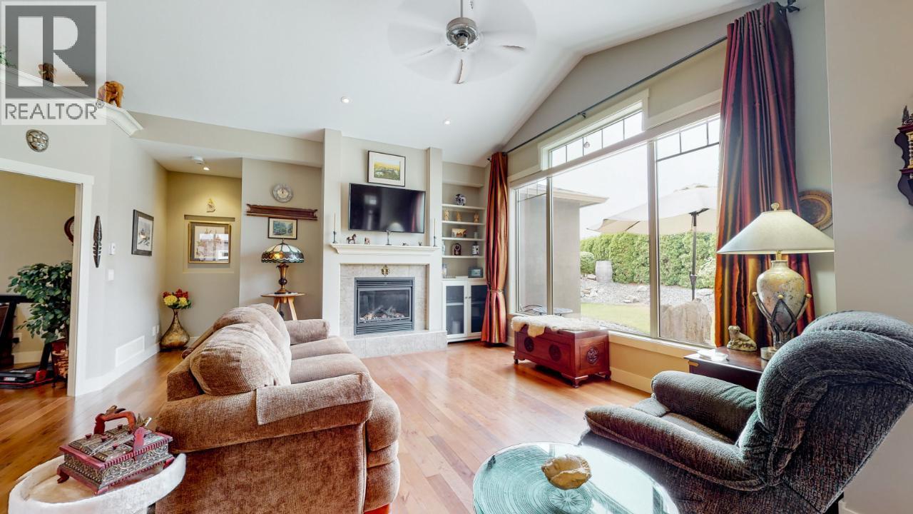 6833 MEADOWS Drive Unit# 28, Oliver