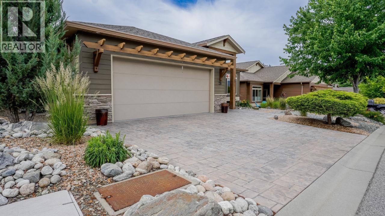 6833 MEADOWS Drive Unit# 28, Oliver