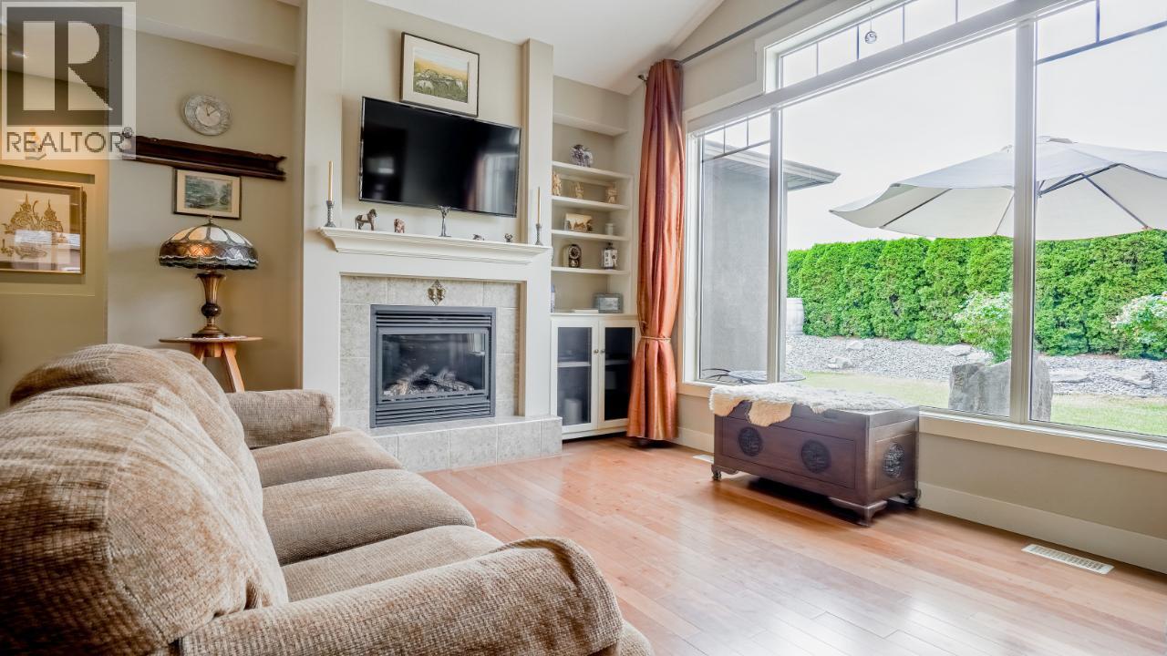 6833 MEADOWS Drive Unit# 28, Oliver