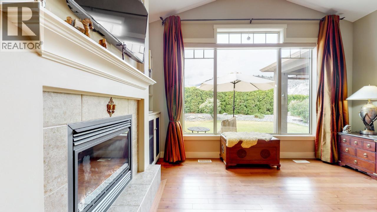 6833 MEADOWS Drive Unit# 28, Oliver