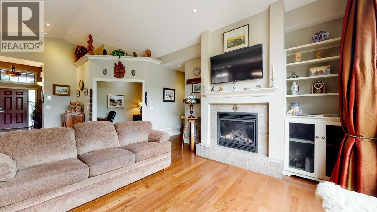 6833 MEADOWS Drive Unit# 28, Oliver