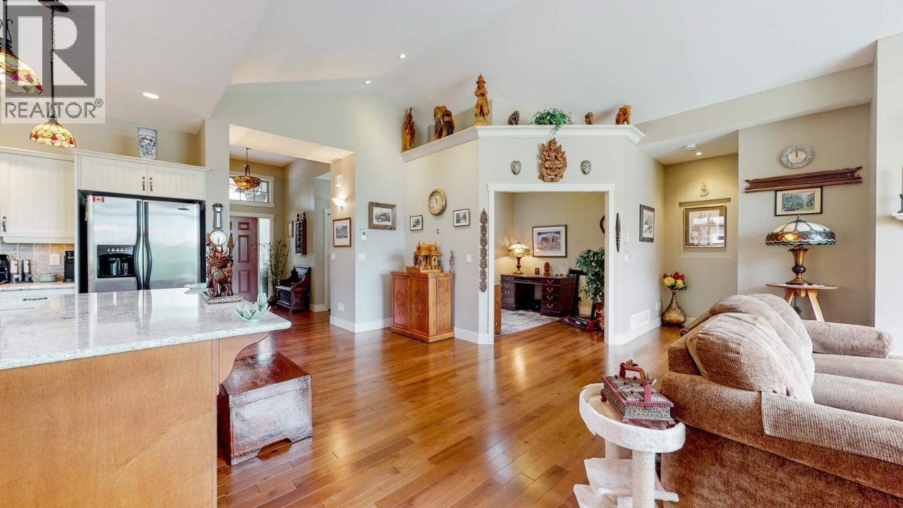 6833 MEADOWS Drive Unit# 28, Oliver