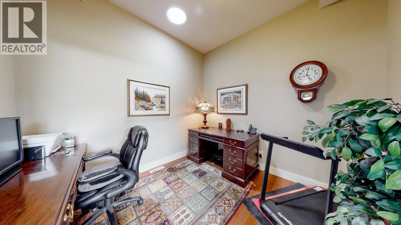 6833 MEADOWS Drive Unit# 28, Oliver