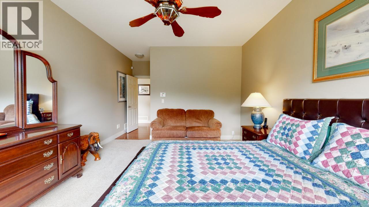 6833 MEADOWS Drive Unit# 28, Oliver