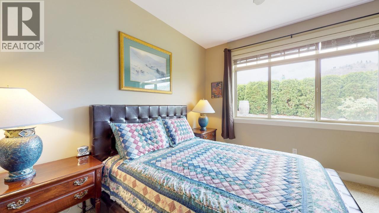 6833 MEADOWS Drive Unit# 28, Oliver