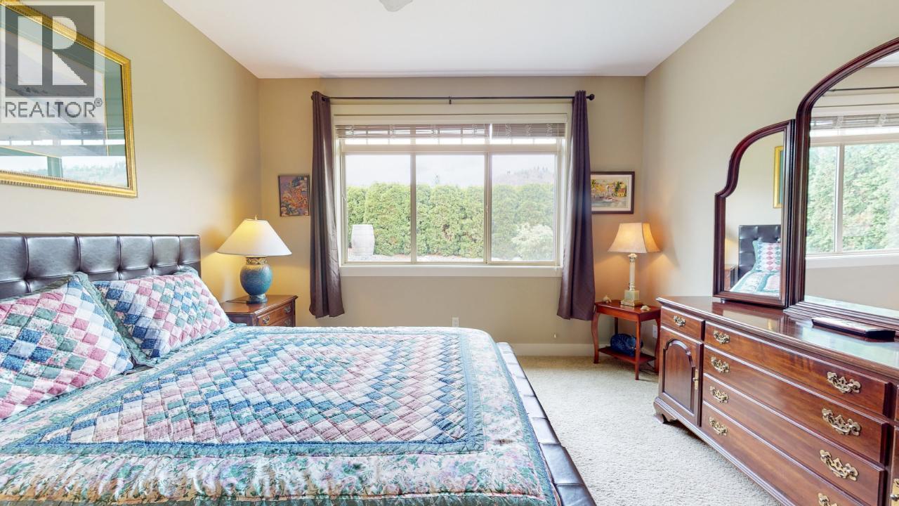 6833 MEADOWS Drive Unit# 28, Oliver