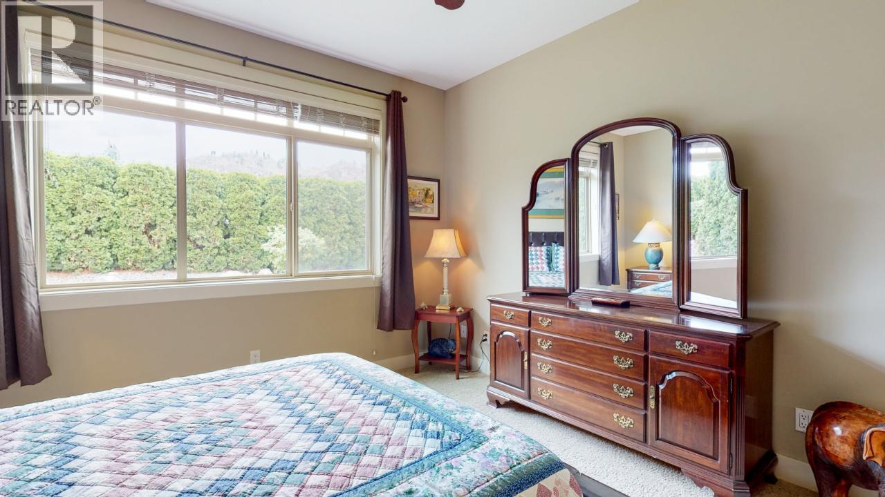 6833 MEADOWS Drive Unit# 28, Oliver