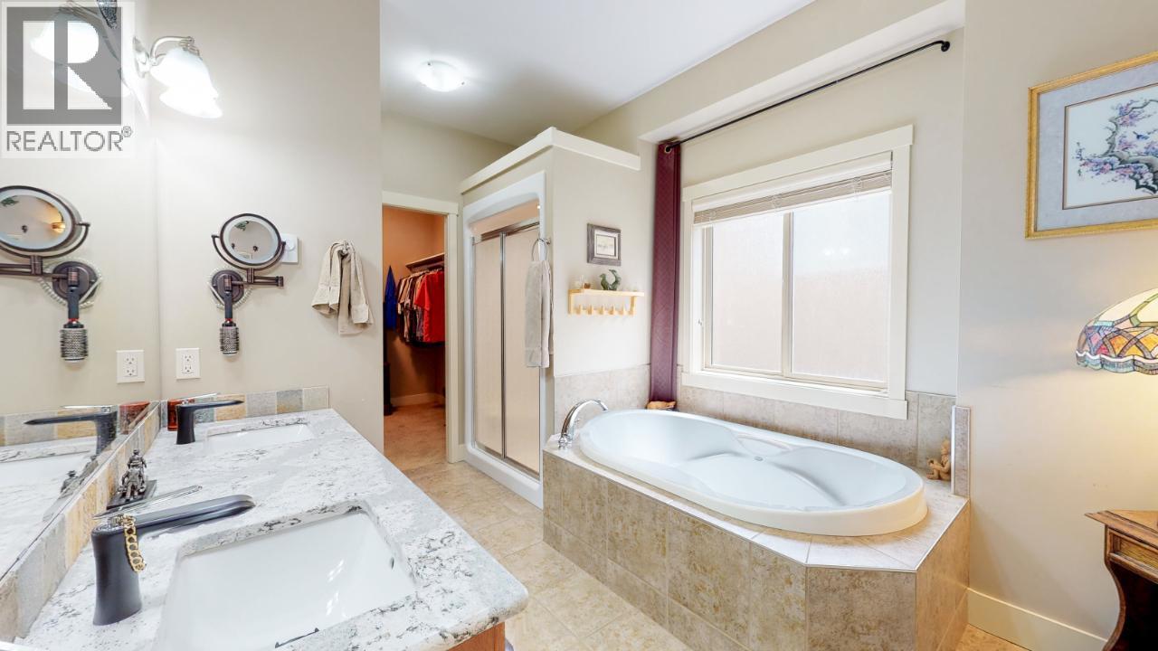 6833 MEADOWS Drive Unit# 28, Oliver