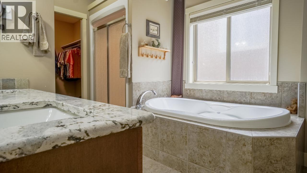 6833 MEADOWS Drive Unit# 28, Oliver