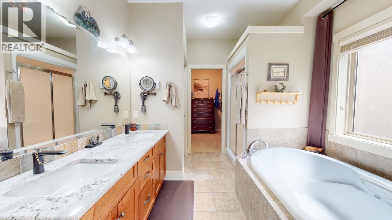6833 MEADOWS Drive Unit# 28, Oliver