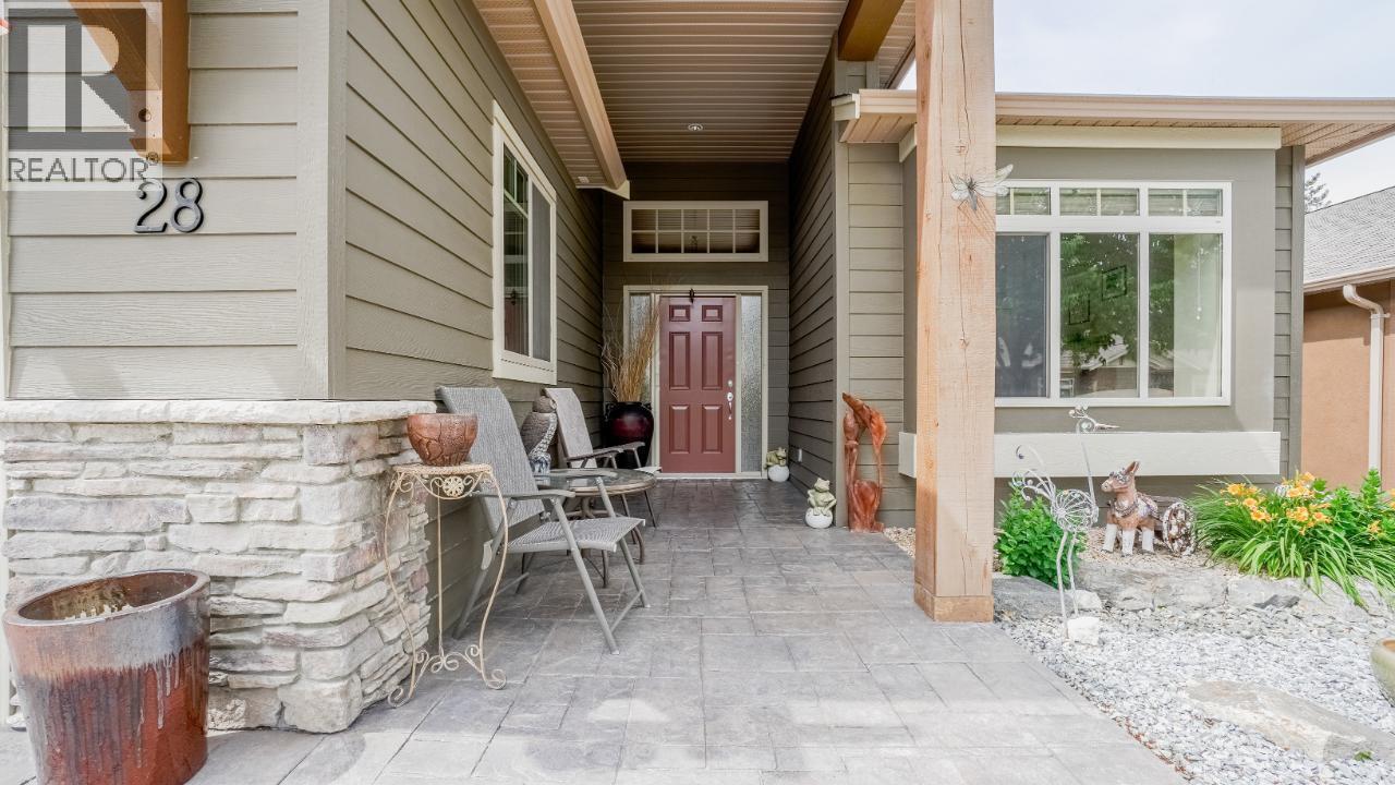 6833 MEADOWS Drive Unit# 28, Oliver