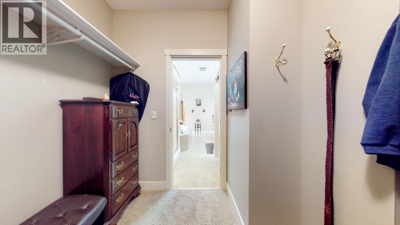 6833 MEADOWS Drive Unit# 28, Oliver